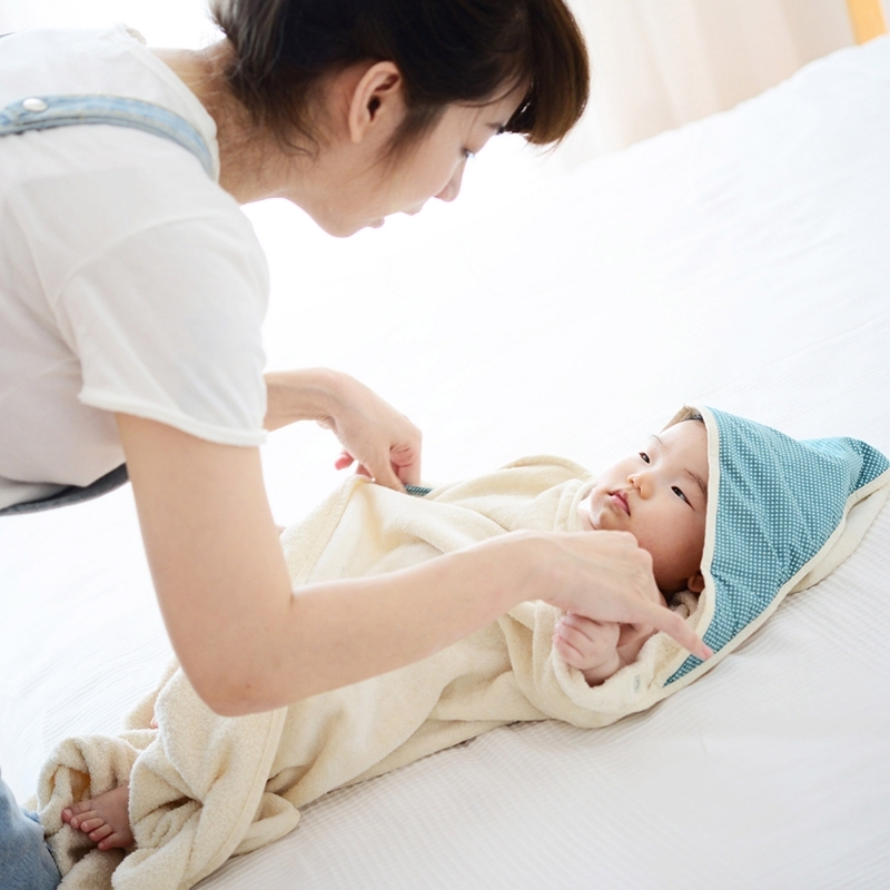 Multifunctional Baby Bath Towel / Blue dot