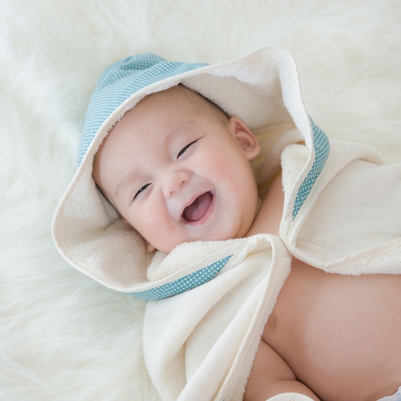 Multifunctional Baby Bath Towel / White spot, blue ground