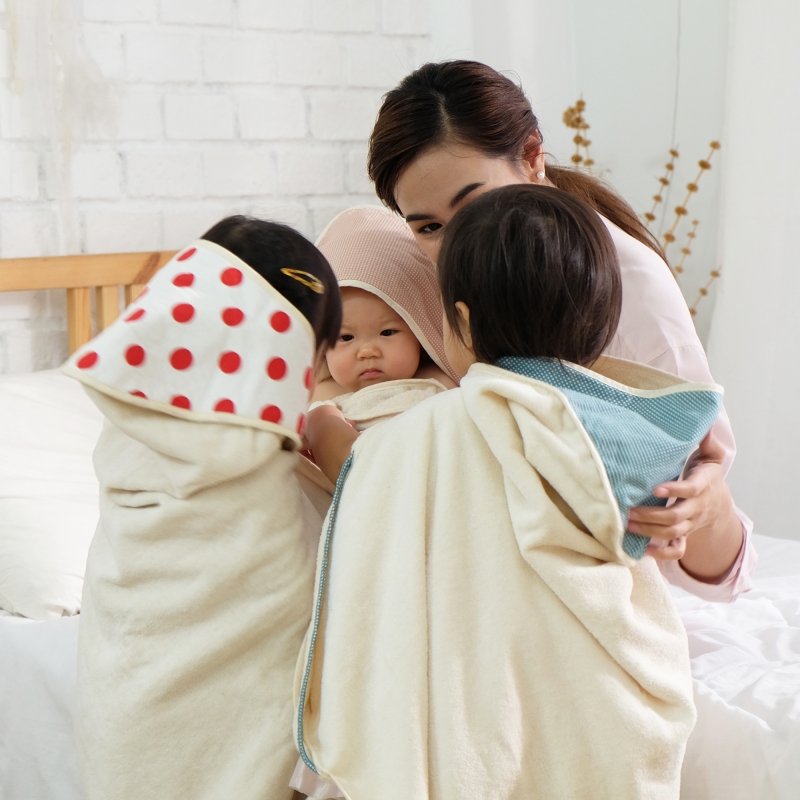 Multifunctional Baby Bath Towel / Blue dot